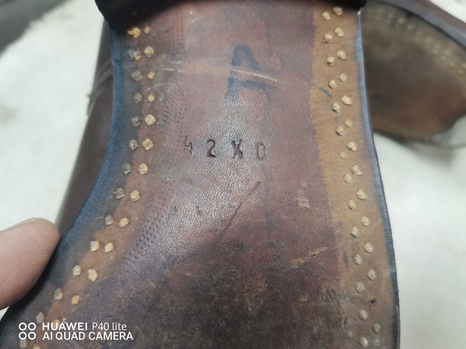 Продавам ретро мъжки кафяви кожени обувки.