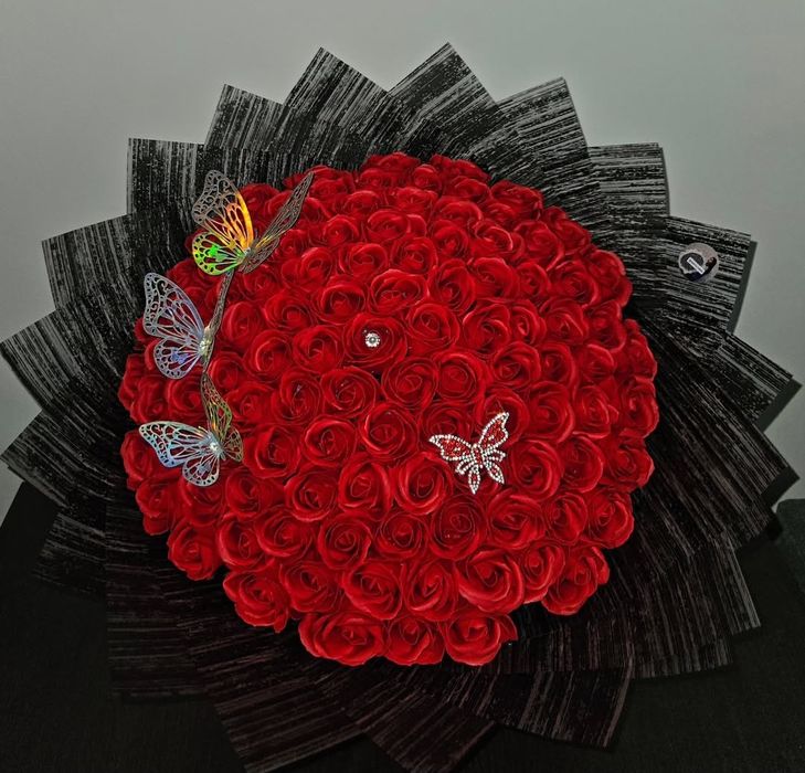 Cadou care nu se ofilește – buchete de flori din săpun personalizate