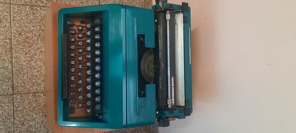 Mașină de scris Olivetti Studio 45