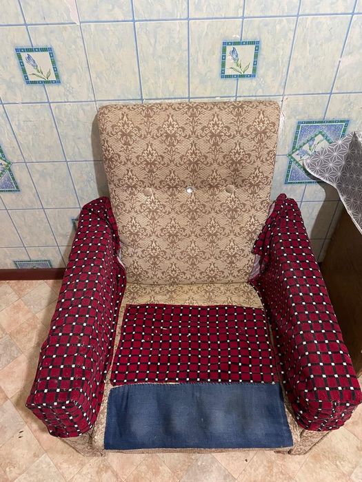 Отдам даром диваны и кресла