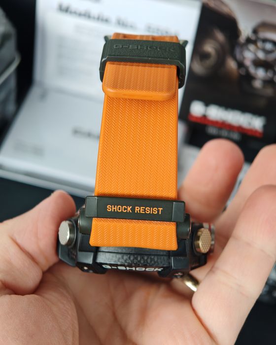 G-SHOCK GG-B100 cu două curele, în stare perfectă