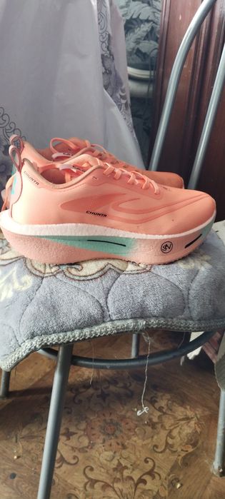 Продам кроссовки