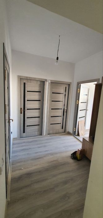 Солнични войен част орақасидаги домла 2 этаж  3- хона 52 квадрат