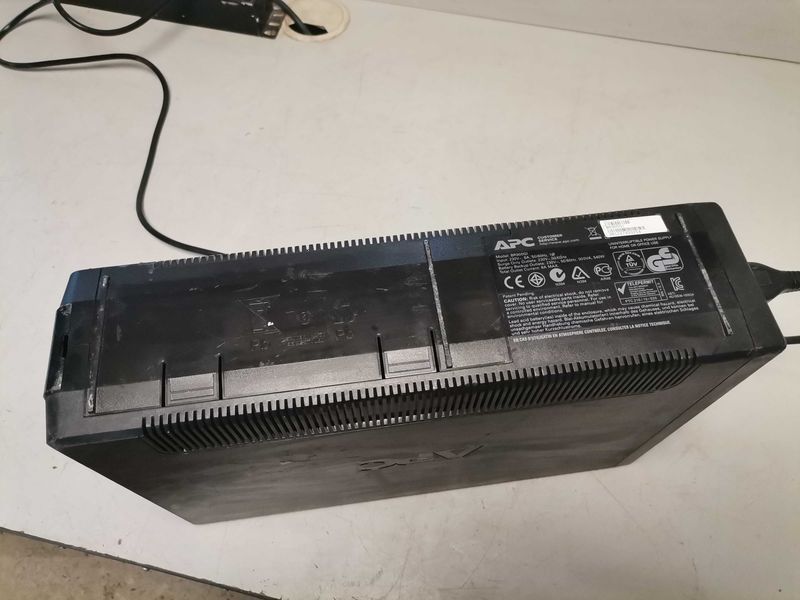 UPS APC Back-UPS Pro 900