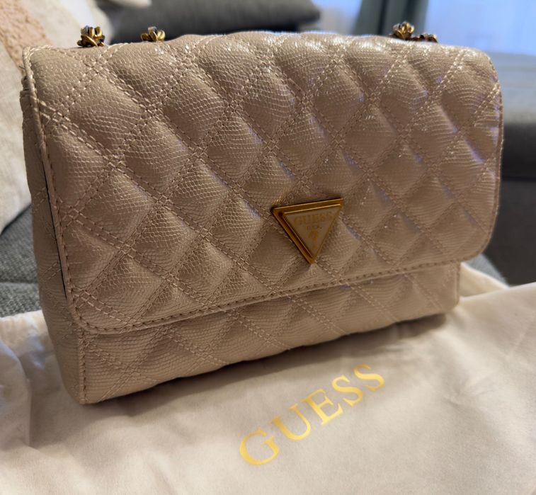 Нова чанта Guess