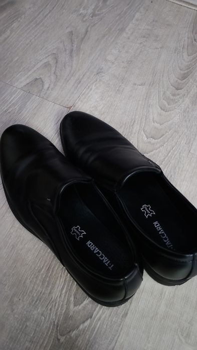 Продам школьные туфли 37р