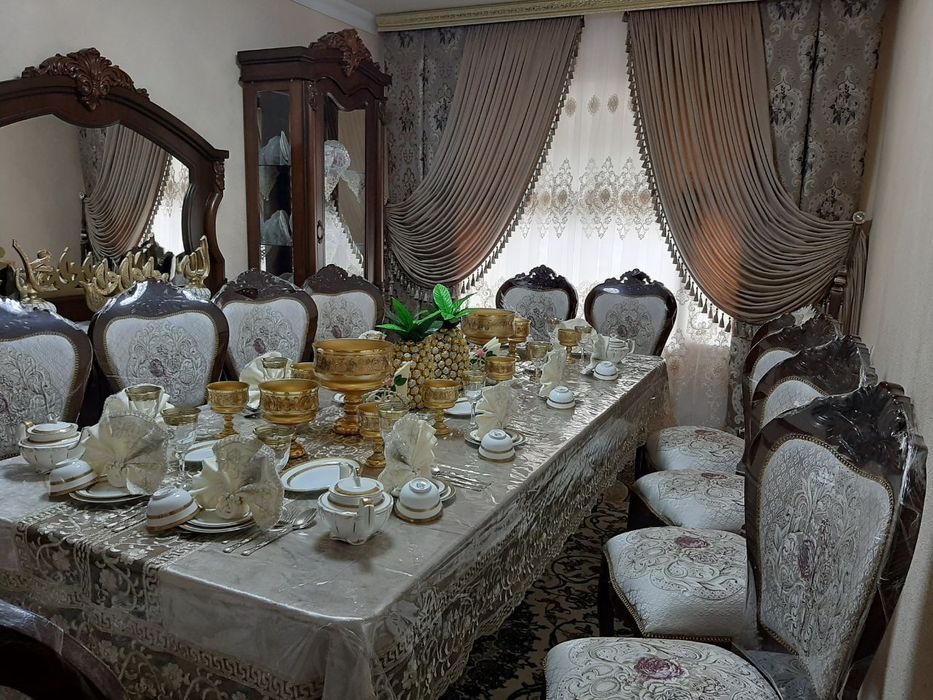 12tali stul  stol  shkaf kamod va 2ta pinal sotiladi holati yangi 6oy