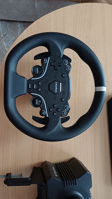 Moza R5 Bundle — Direct Drive база, руль и 2 педали