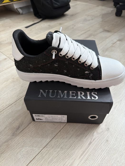 Продам кросовки