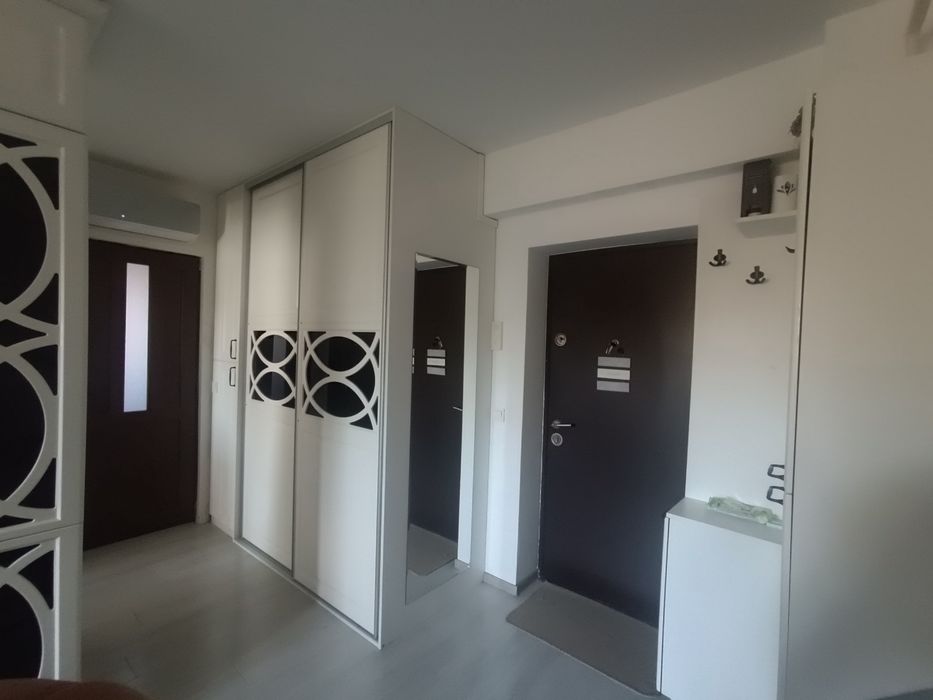 Persoană fizică vând apartament 2 camere 41mp + boxă, zona  Păcurari