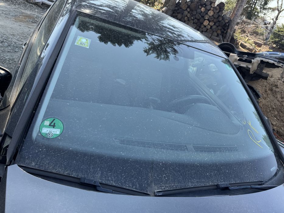 Предно стъкло за голф 7 в перфектно състояние