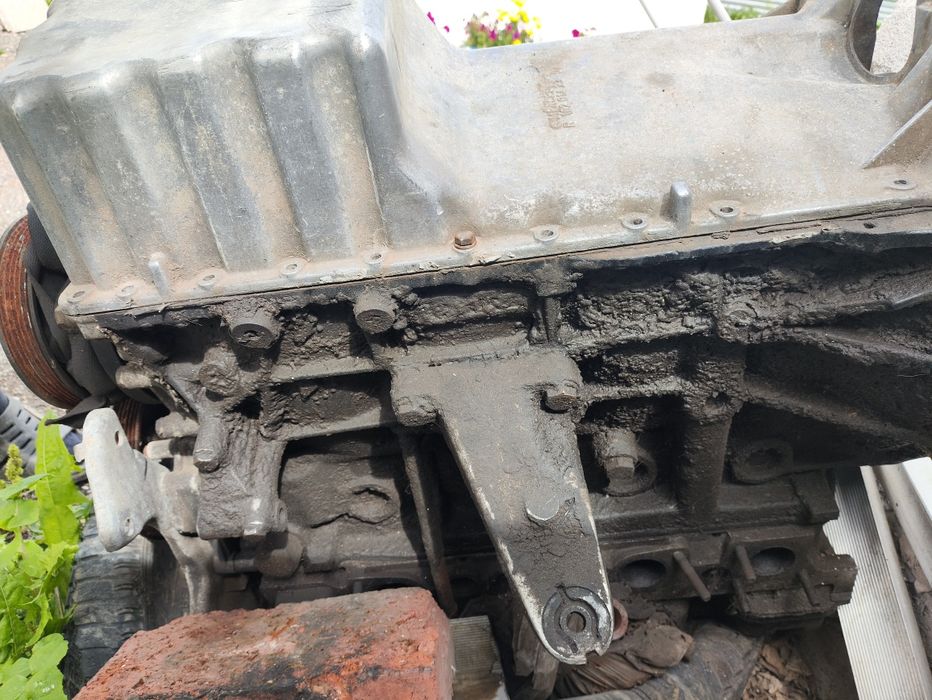 Мерс 102 мотор с навесом