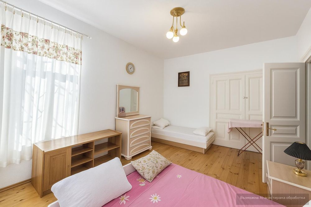 Дава се под наем Етаж от къща в Пловдив, Център - 140 кв.м за 518.67 € - Снимка #5