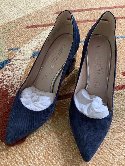 Елегантни обувки с ток CAPRICE от ЕСТЕСТВЕН велур