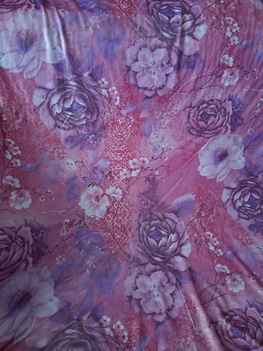 Эластик, тянется во все стороны.