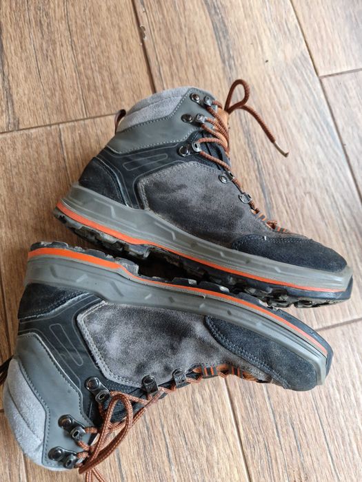 Ghete inalte pt drumetie piele impermeabilă