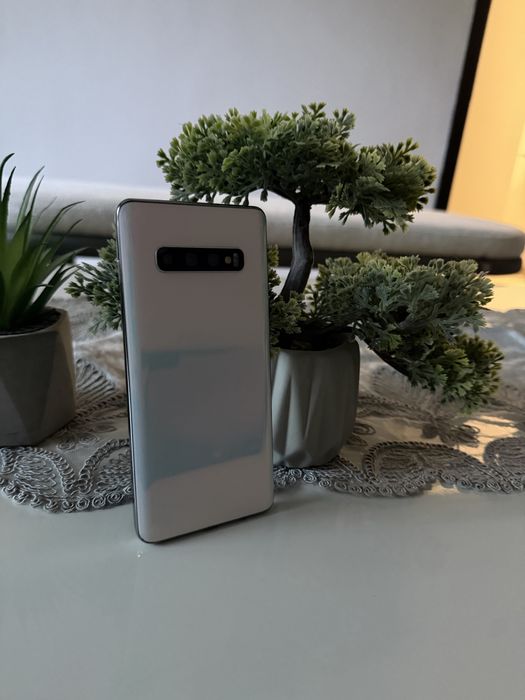 Samsung Galaxy S10+ Plus 128/8GB НЕРАЗЛИЧИМ ОТ НОВ!!!