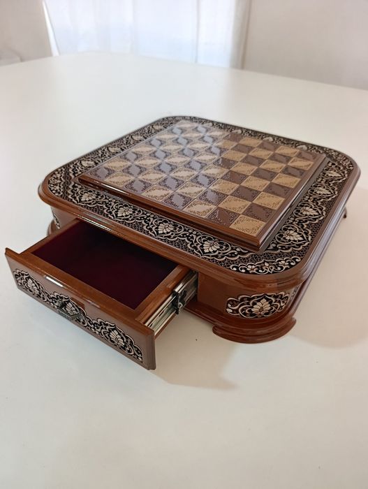 Шахматы Shaxmat 40×40 sm yongʻoq daraxtidan yasalgan