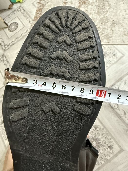 Продам кожанные сапоги