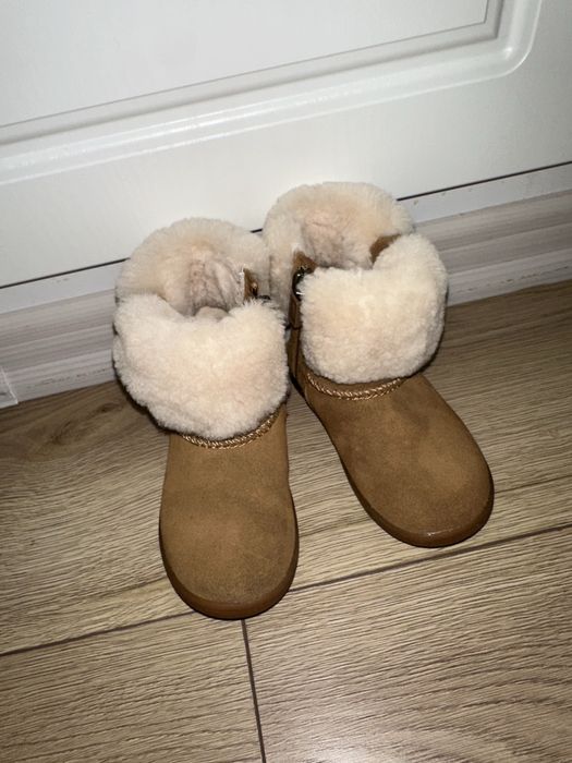 Ботуши и обувки за момиче