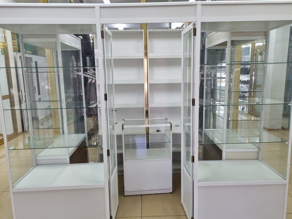 Продам торговое оборудование (стеллажи, тумба)