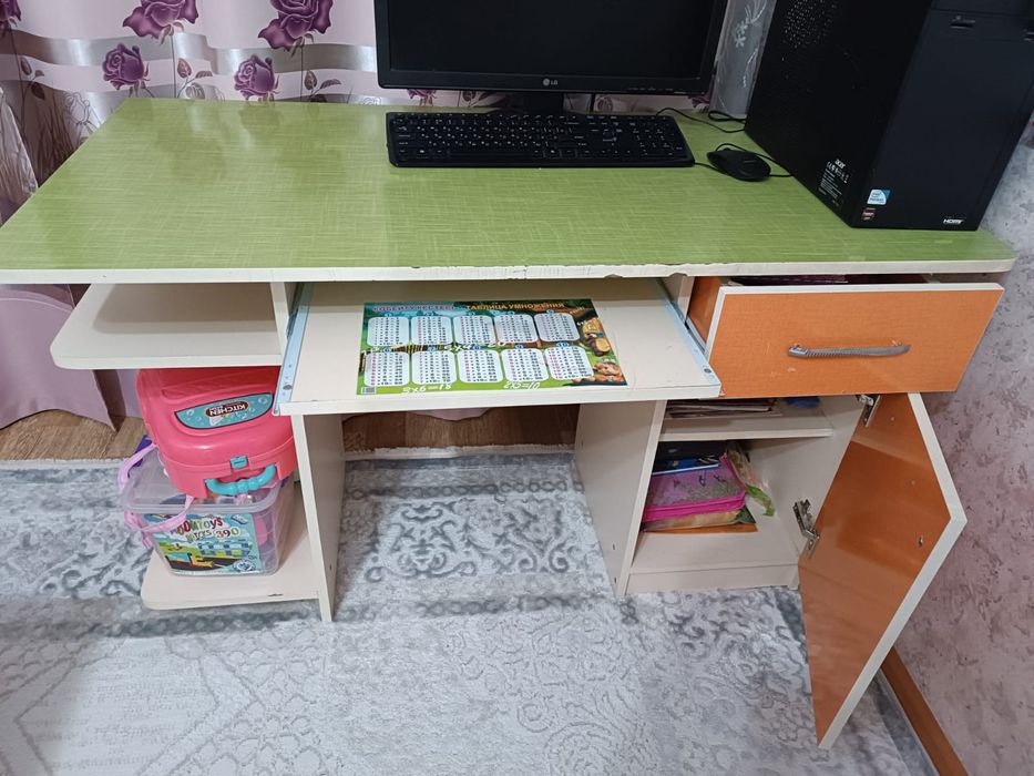 Продам дёшево стол