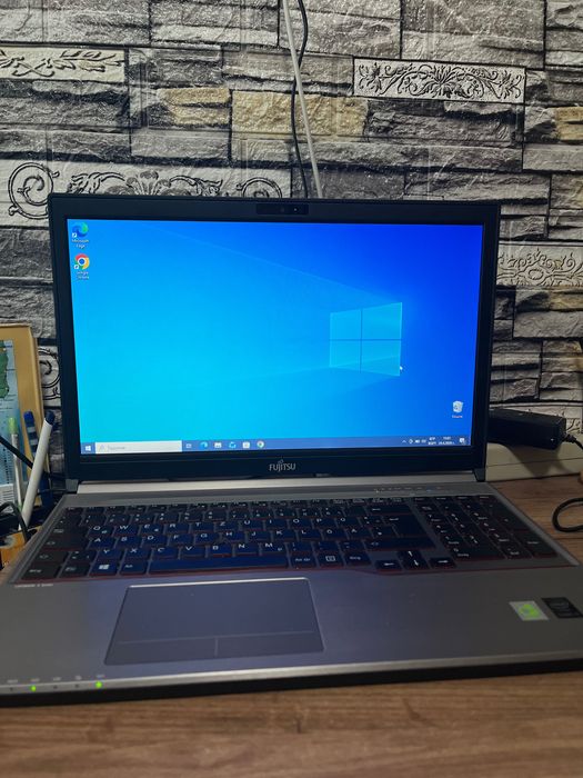 Лаптоп Fujitsu LIFEBOOK E754