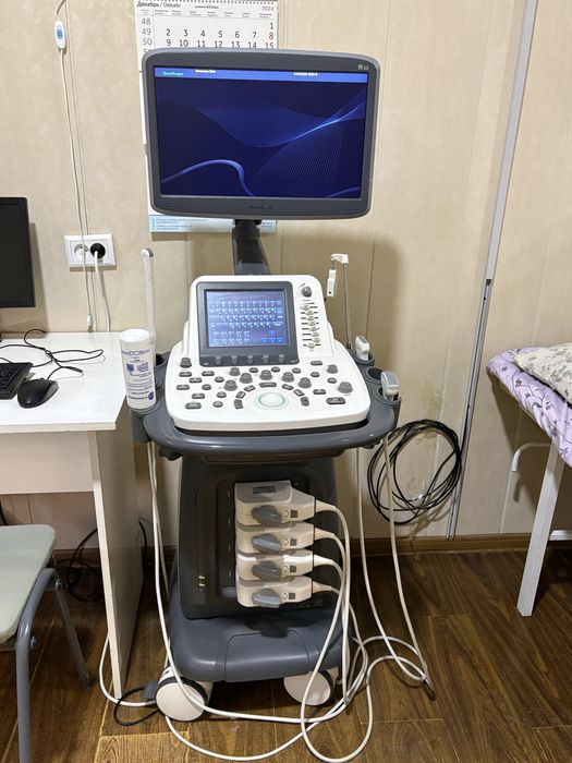 Zamonaviy UTT (UZI) aparati . Xolati alo darajada . Bir kishi ishlatga