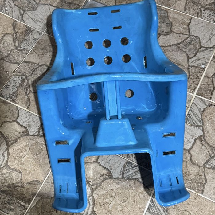 детское пластиковое сиденье (кресло),