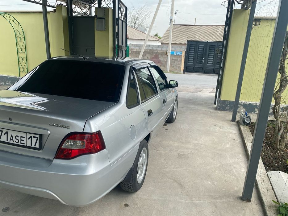 Автомобиль daewoo nexia