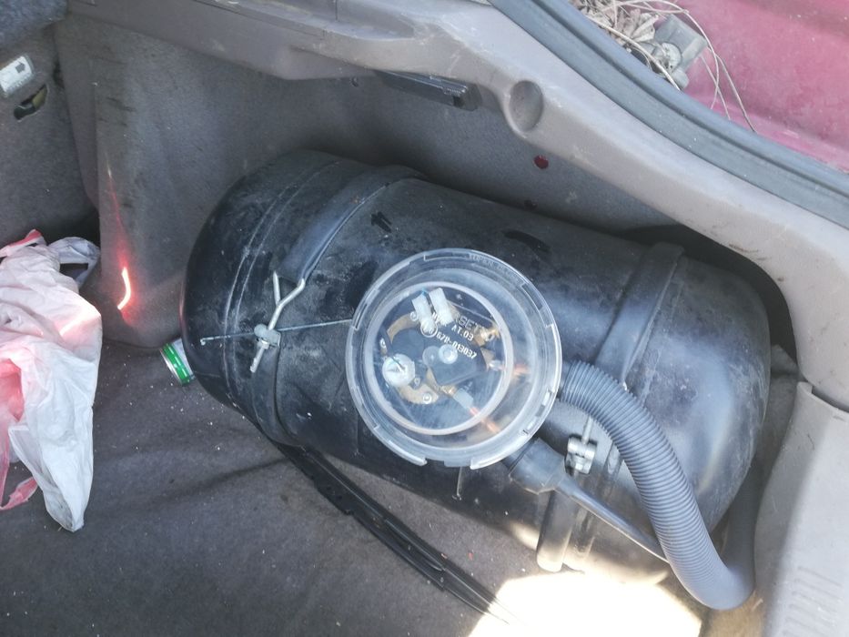 Мазда 626 1.8 газ на части /Mazda 626