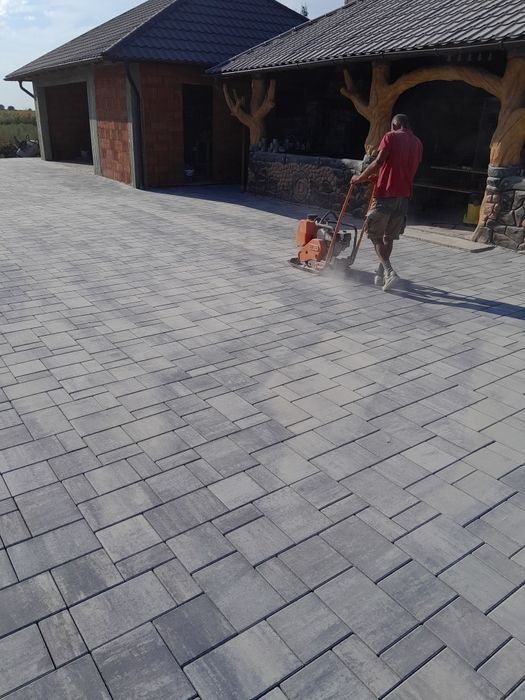 Montatori :Pavaje ,Garduri ,Borduri ..etc cu o experiență de peste 20