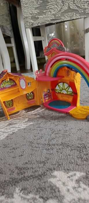 Продам игрушечные домики.