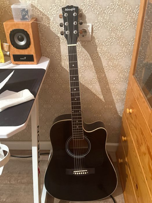 Продам Гитару 6 стриную