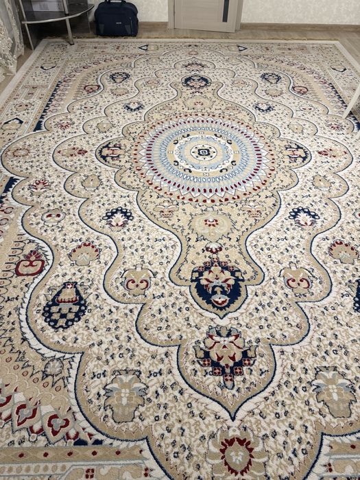 Продам большой красивый ковер.
