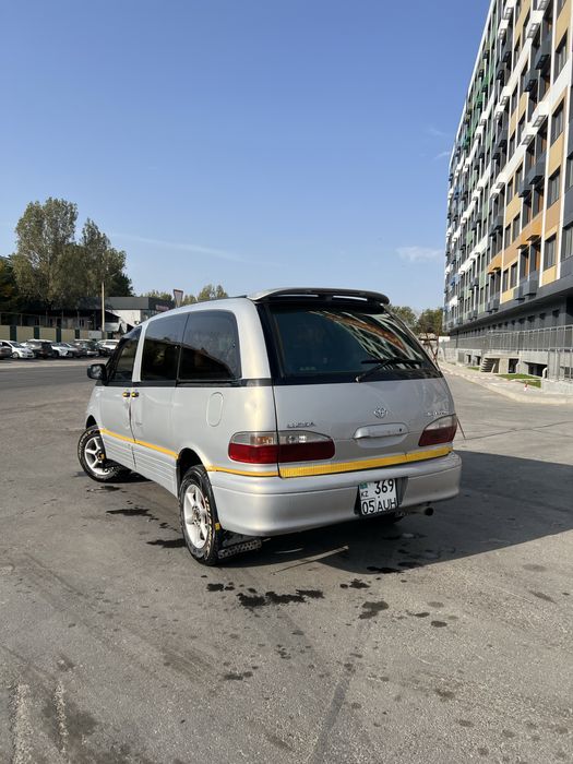 В продаже Toyota Estima 1995г