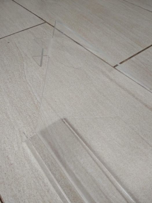 СТОЙКА ЗА БРОШУРА стояща от лят полистирол