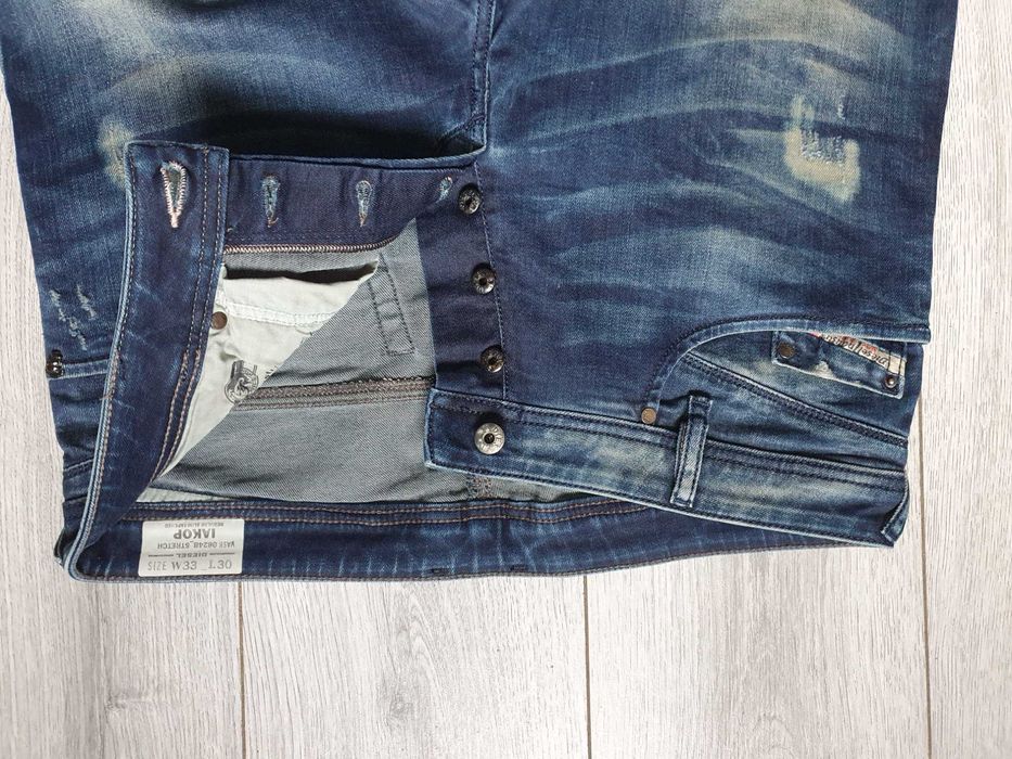 Blugi DIESEL "Iakop" Reg. Slim-Tapered - Marime W33 L30 (Talie 89 cm)