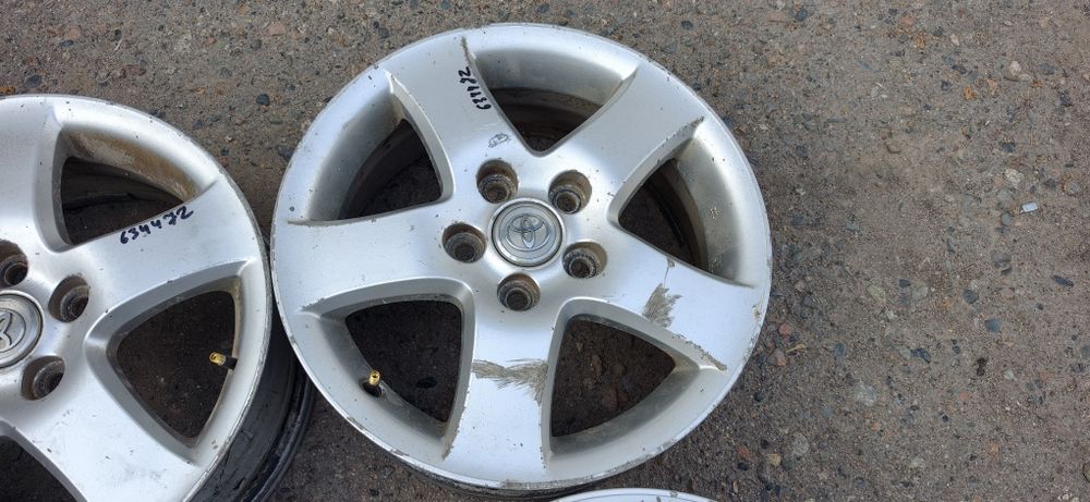 Комплект оригинальных дисков R16. Toyota Camry.