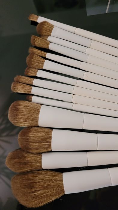 Set de 14 pensule profesionale de make-up din par natural  și sintetic