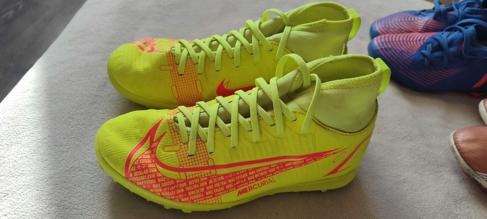 Бутонки NIKE Mercurial размер 35 и размер 36,5  и   ADIDAS размер 32