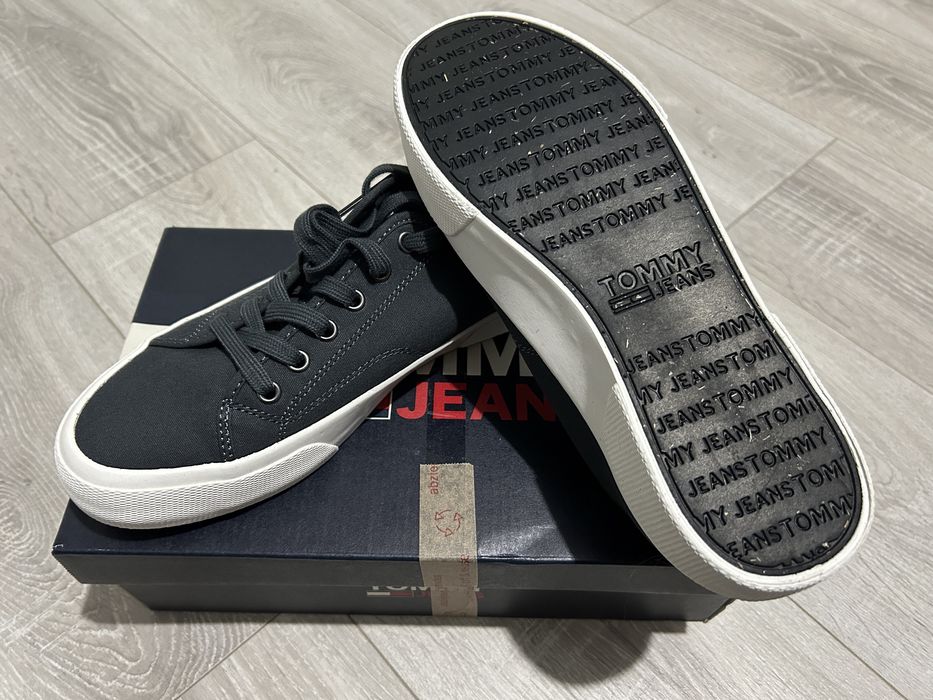 Tenisi Originali Tommy Hilfiger Gray marimea 40 (noi)