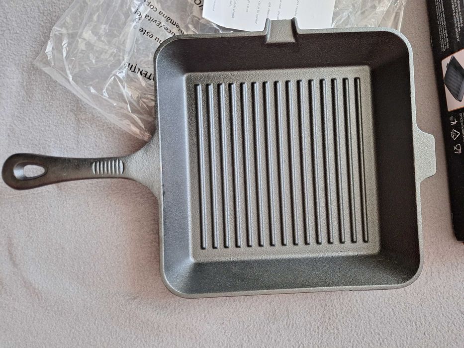 Tigaie   grill din fonta pura COOKING BY  HEINNER   dimensiuni   25 x 4.7 cm