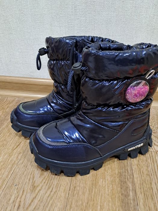 Продам детские зимние сапожки !