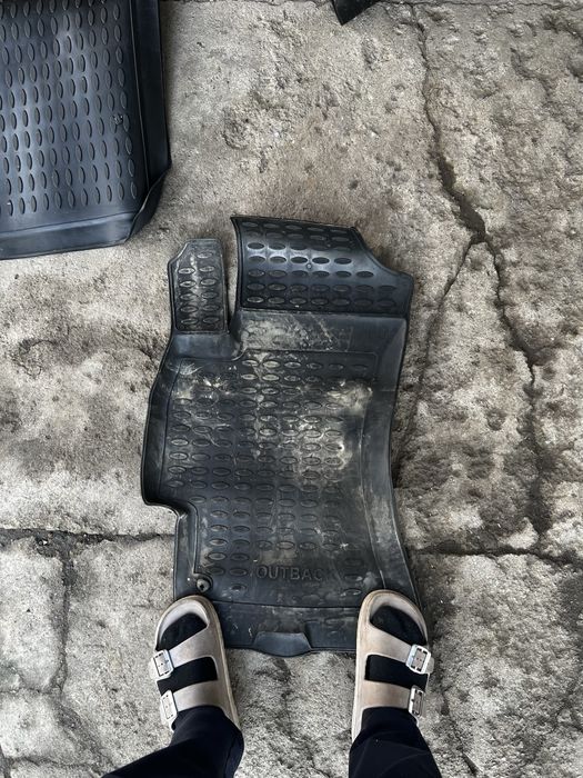 полики от субару оутбак