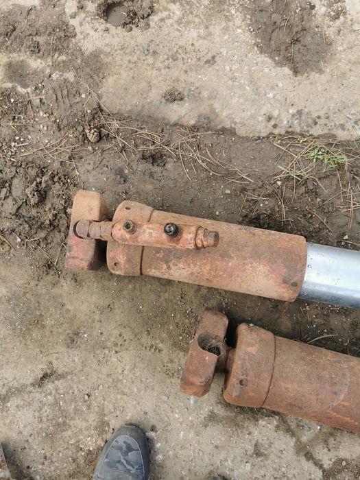 Хидравлични цилиндри