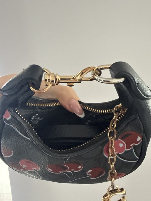 Черна чанта на Coach