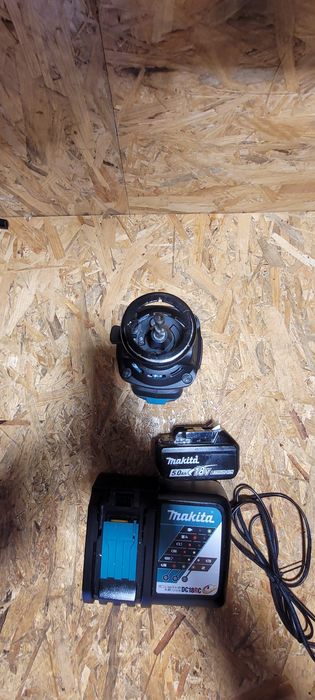 Makita dco 181  decupat rigips ca nou