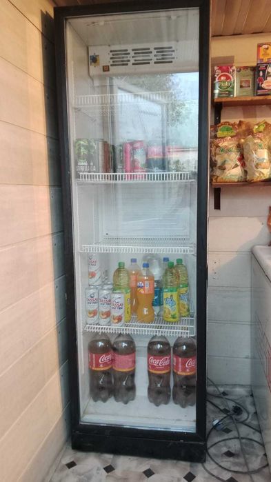 Витринные холодильники, стеллажи, торговый киоск