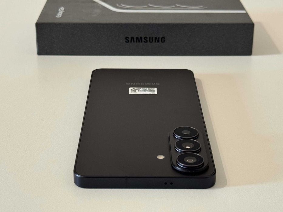 Бартер! НОВ! Samsung Galaxy S26+ Plus Black (Черен) 6 Цикъла на батерията.